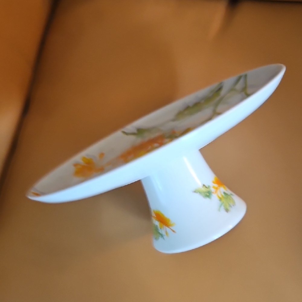 Charming Floral Cake Stand by Seymour Mann with Vibrant Blooms - Picture 5 of 7